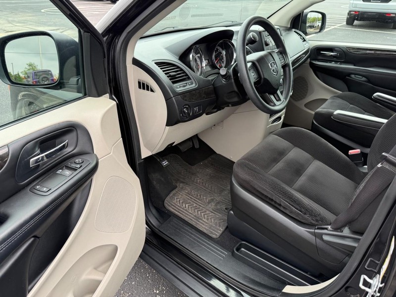 Dodge Grand Caravan Vehicle Full-screen Gallery Image 18