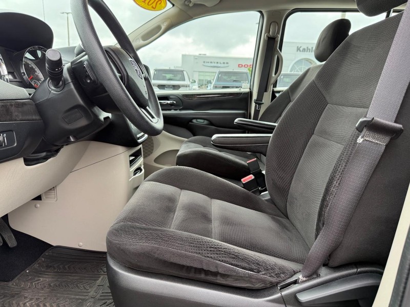 Dodge Grand Caravan Vehicle Full-screen Gallery Image 19