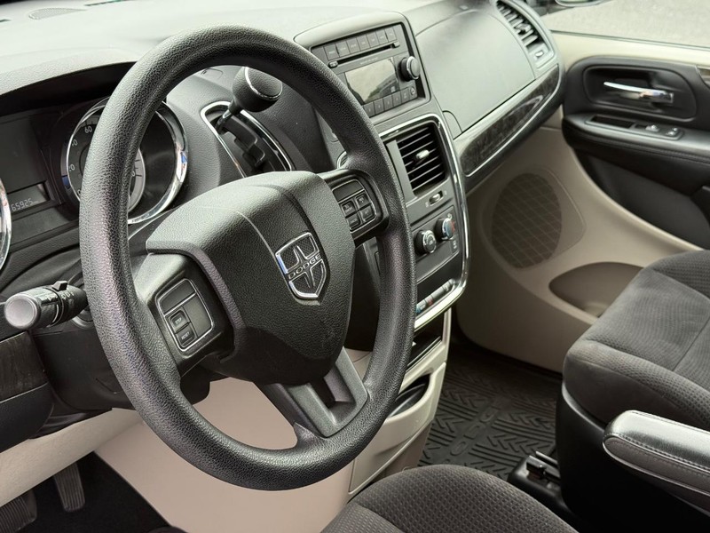 Dodge Grand Caravan Vehicle Full-screen Gallery Image 20