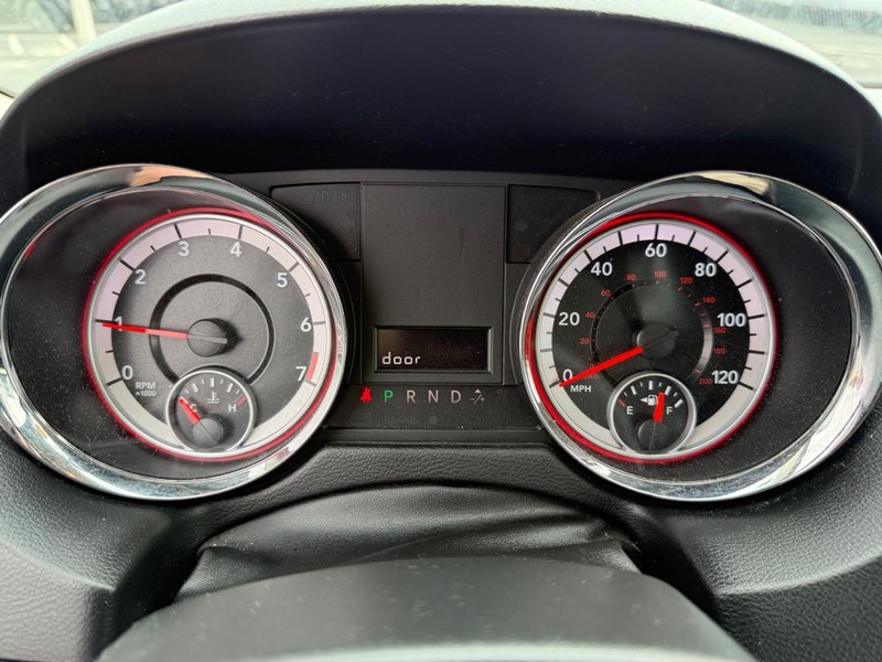 Dodge Grand Caravan Vehicle Full-screen Gallery Image 27