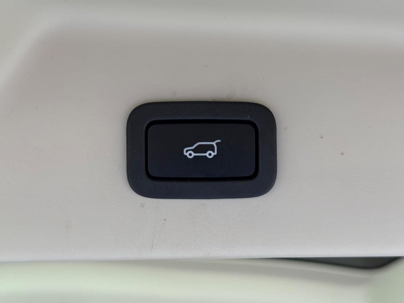 Land Rover Range Rover Vehicle Full-screen Gallery Image 8