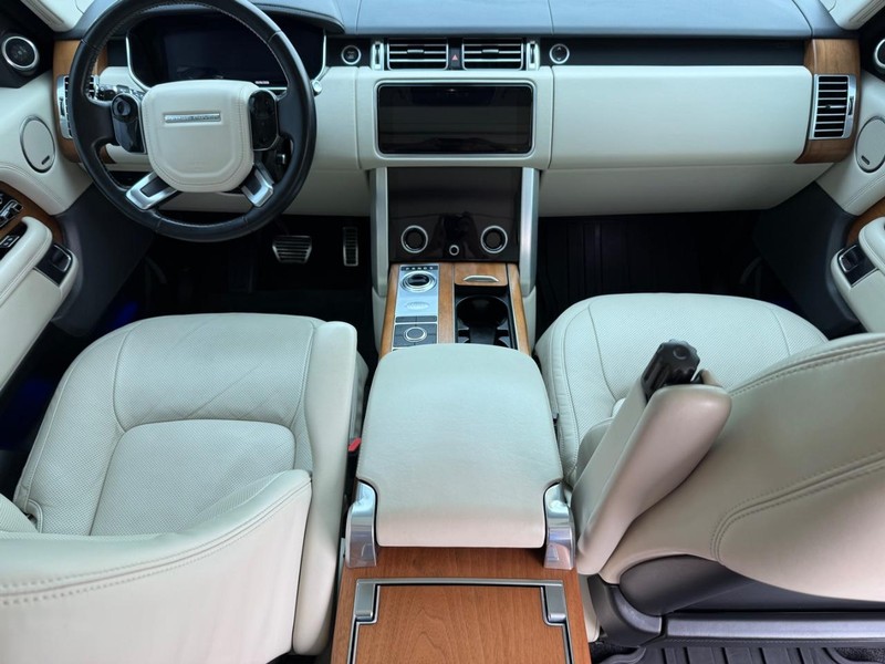 Land Rover Range Rover Vehicle Full-screen Gallery Image 14