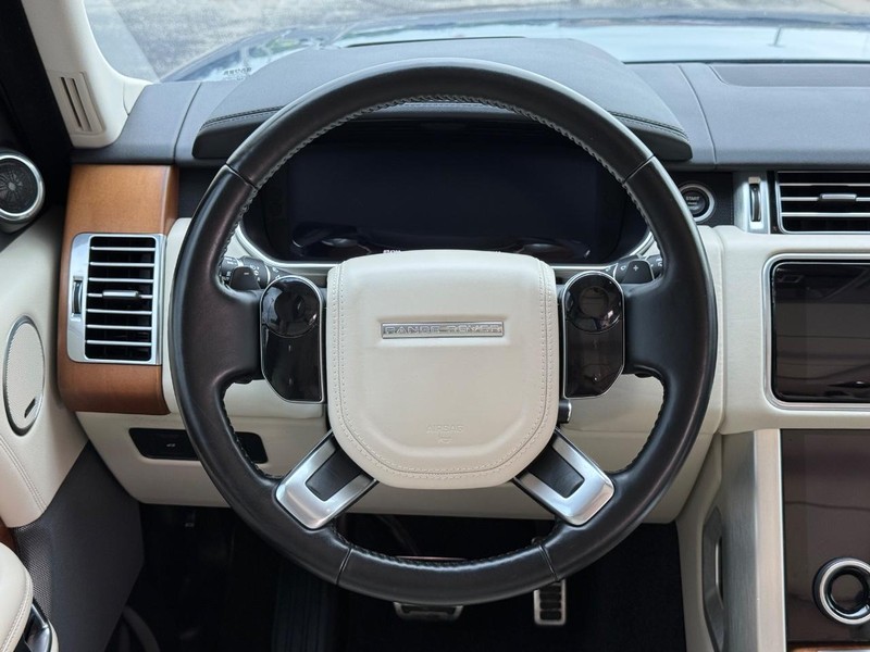 Land Rover Range Rover Vehicle Full-screen Gallery Image 15