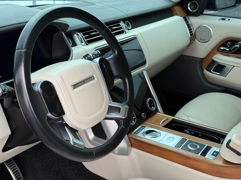 Land Rover Range Rover Vehicle Full-screen Gallery Image 20