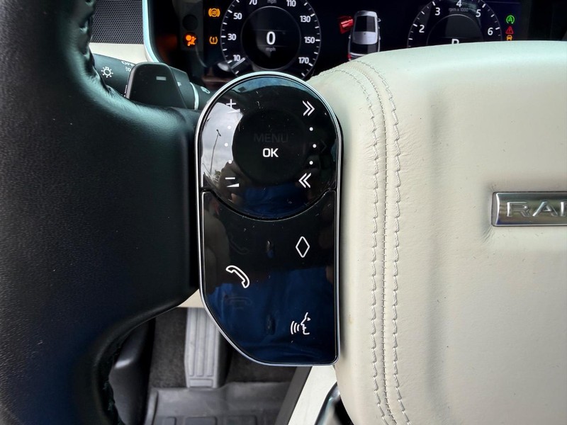Land Rover Range Rover Vehicle Full-screen Gallery Image 21