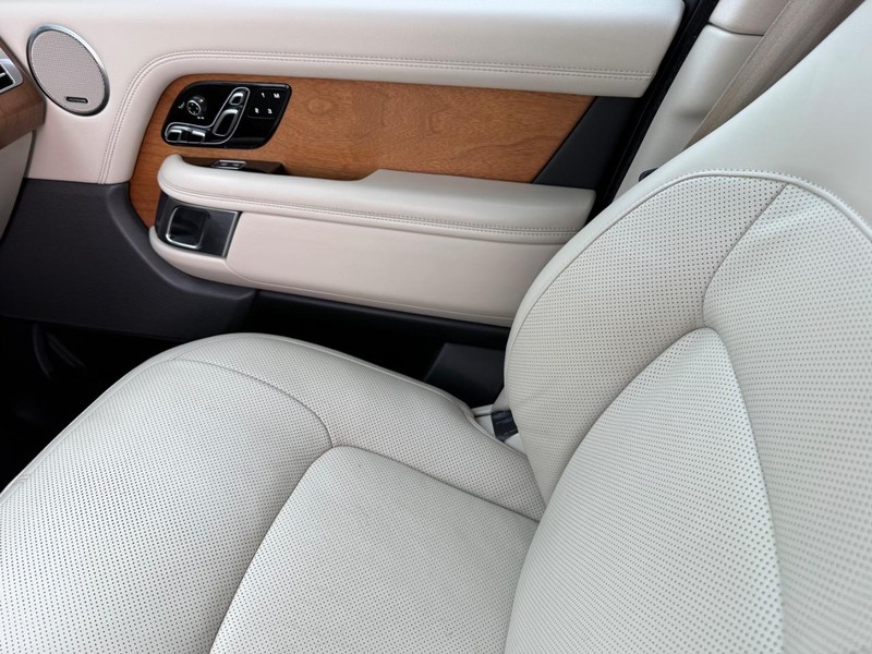 Land Rover Range Rover Vehicle Full-screen Gallery Image 27