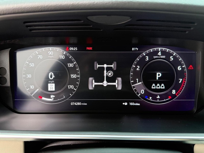 Land Rover Range Rover Vehicle Full-screen Gallery Image 29