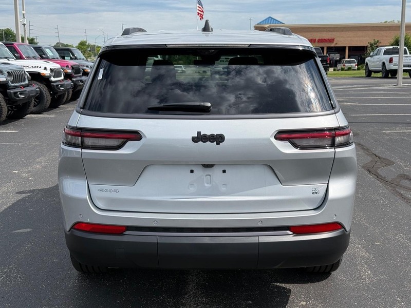Jeep Grand Cherokee L Vehicle Full-screen Gallery Image 4