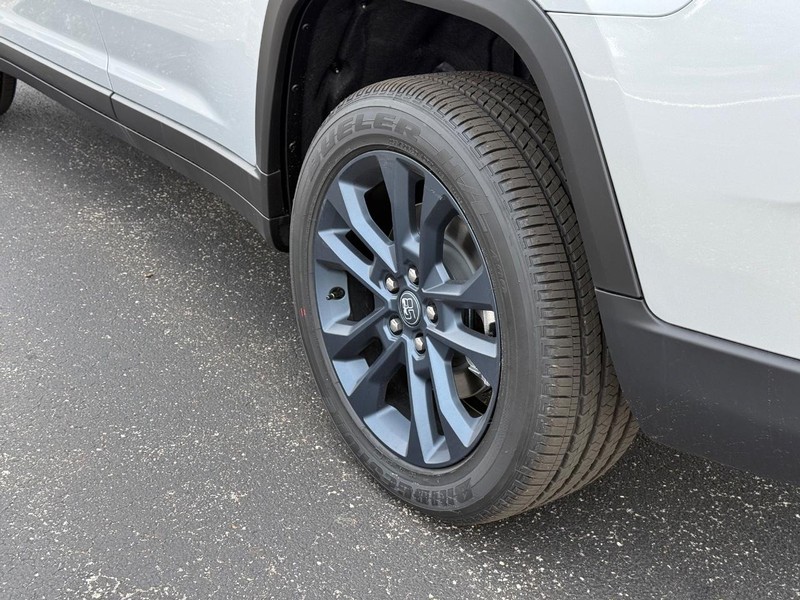 Jeep Grand Cherokee L Vehicle Full-screen Gallery Image 6