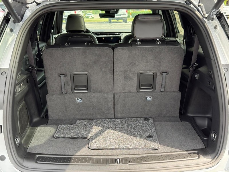 Jeep Grand Cherokee L Vehicle Full-screen Gallery Image 7