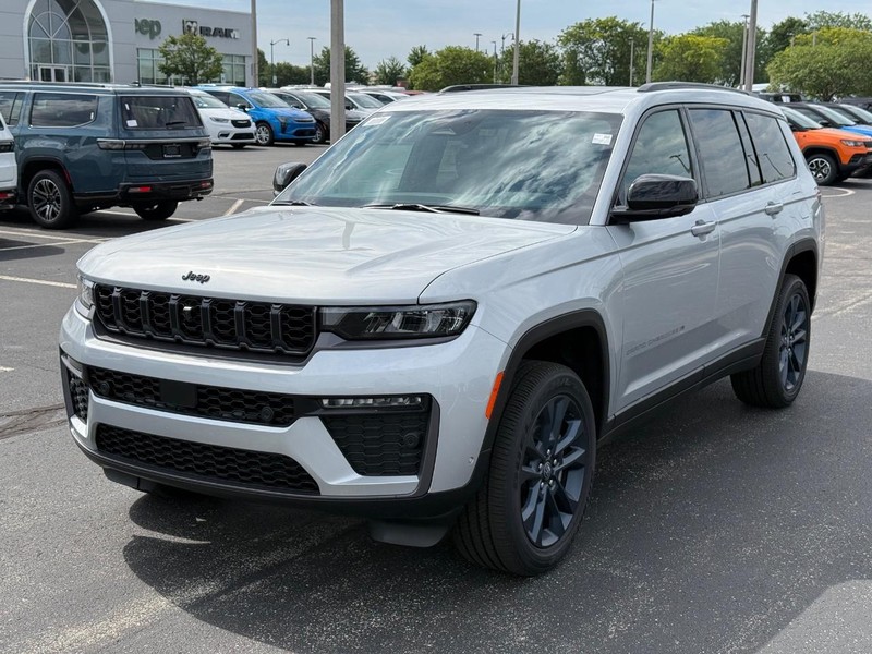 Jeep Grand Cherokee L Vehicle Full-screen Gallery Image 9
