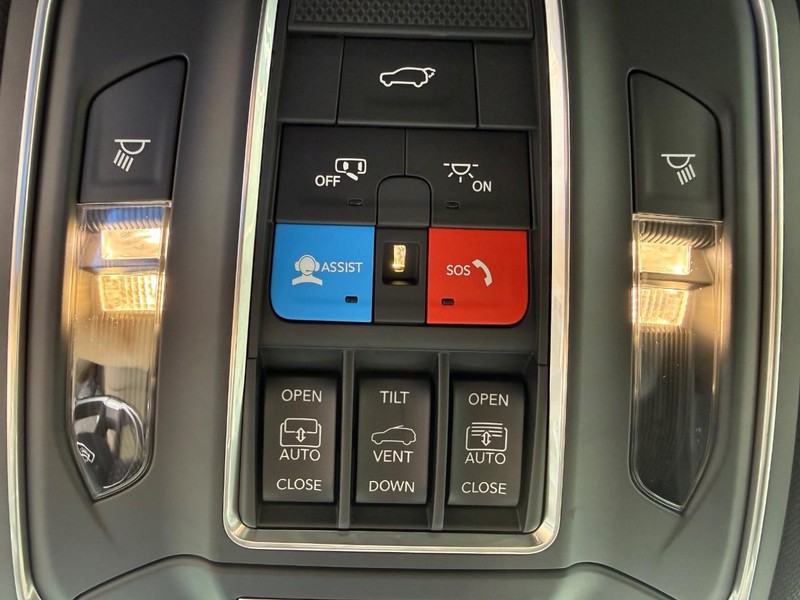 Jeep Grand Cherokee L Vehicle Full-screen Gallery Image 29