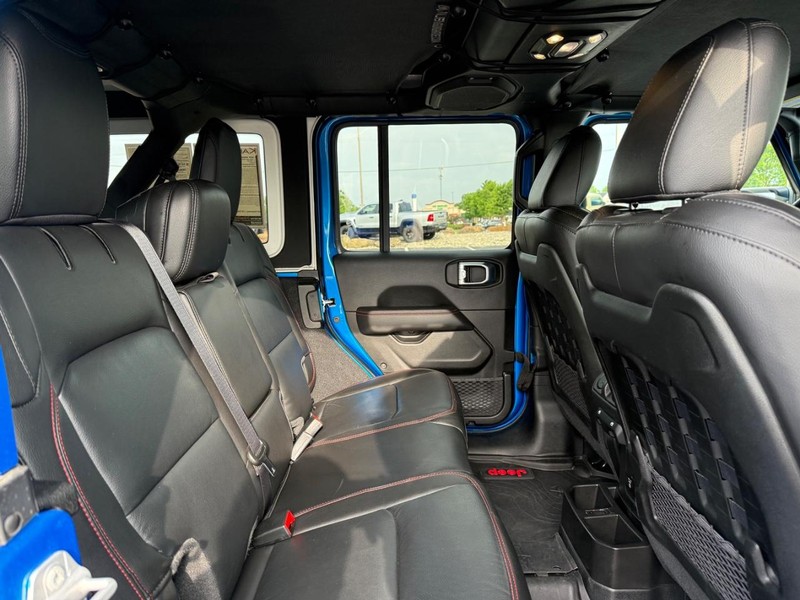 Jeep Wrangler Vehicle Full-screen Gallery Image 11