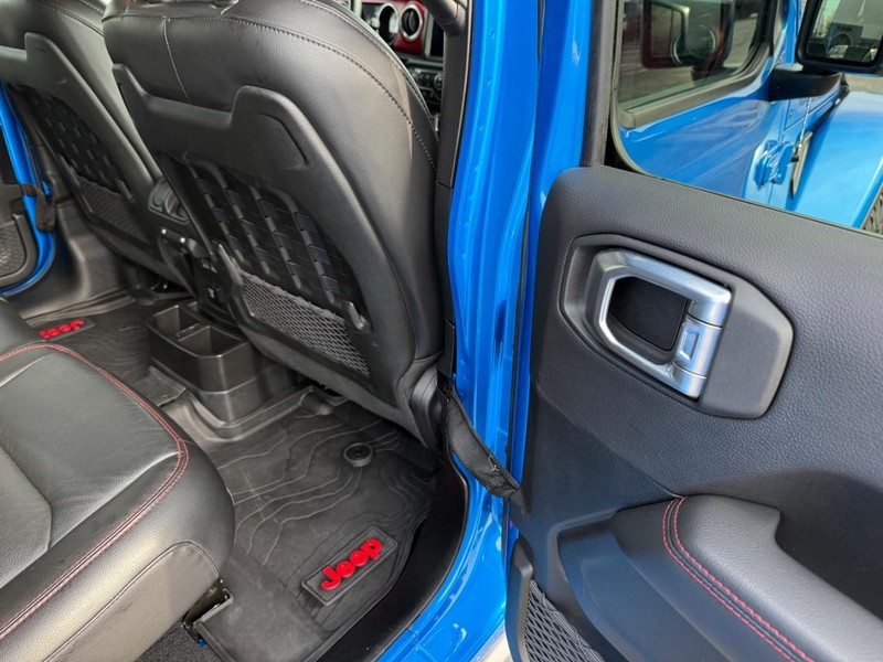 Jeep Wrangler Vehicle Full-screen Gallery Image 12
