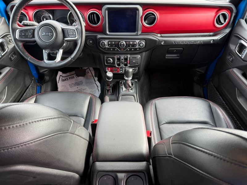 Jeep Wrangler Vehicle Full-screen Gallery Image 13