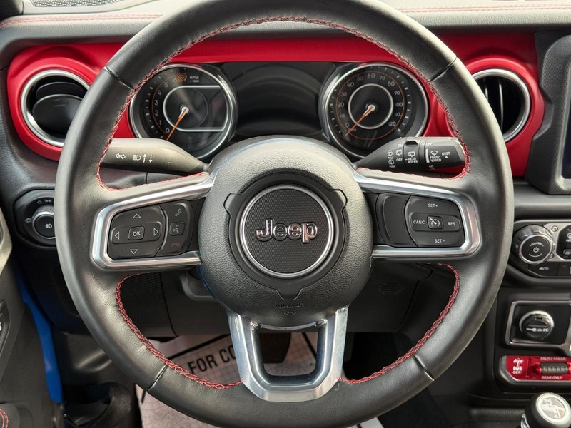 Jeep Wrangler Vehicle Full-screen Gallery Image 14