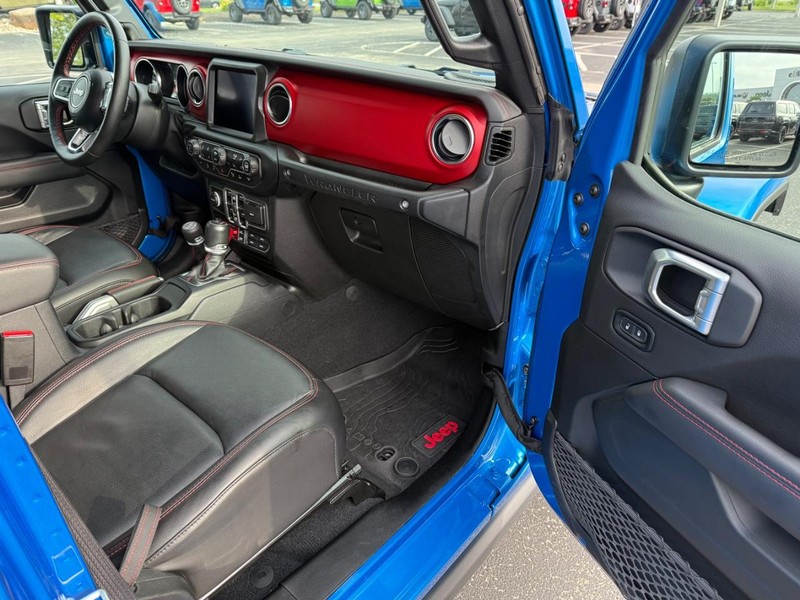 Jeep Wrangler Vehicle Full-screen Gallery Image 15