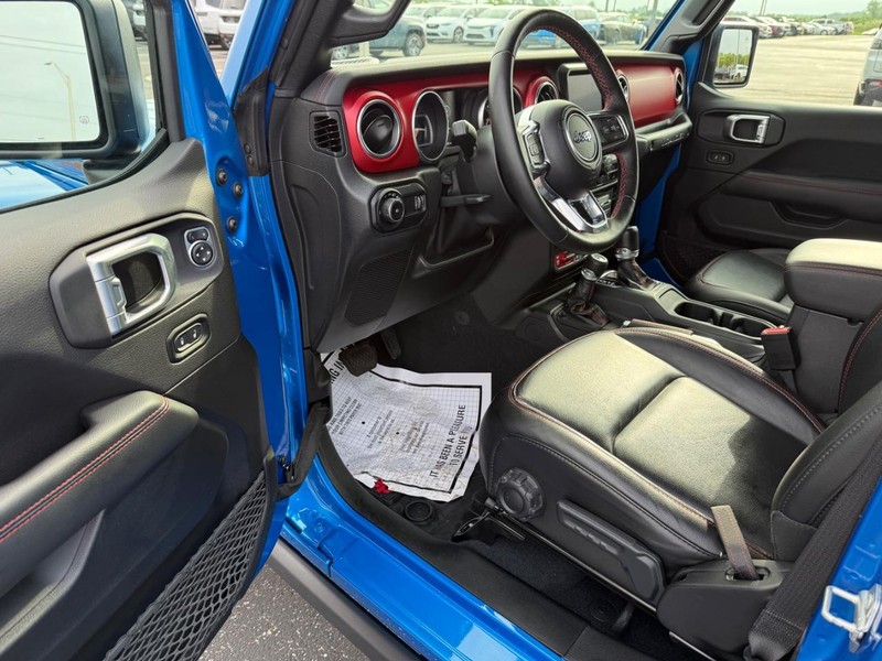 Jeep Wrangler Vehicle Full-screen Gallery Image 17