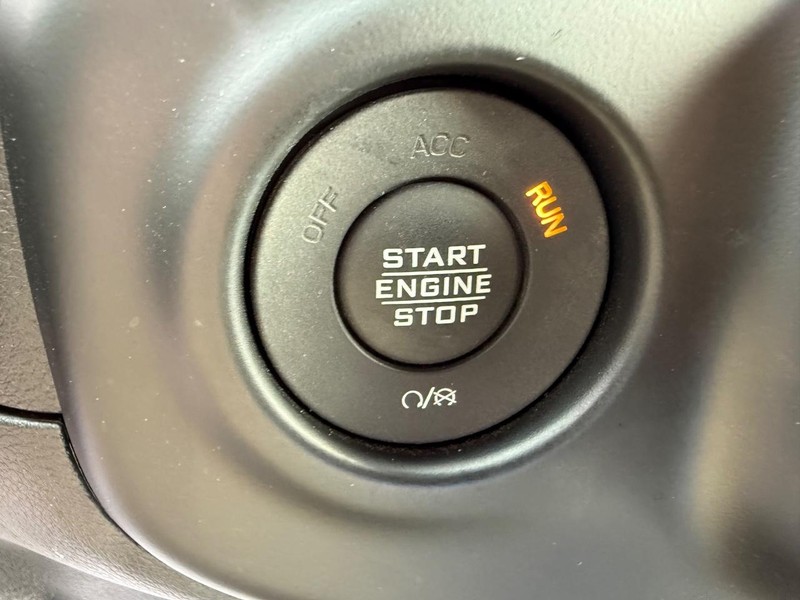 Jeep Wrangler Vehicle Full-screen Gallery Image 22