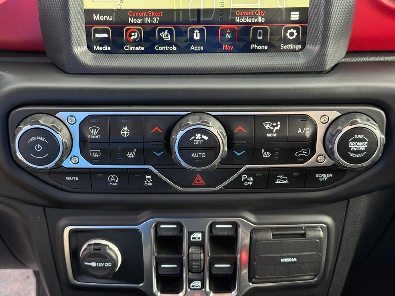 Jeep Wrangler Vehicle Full-screen Gallery Image 26