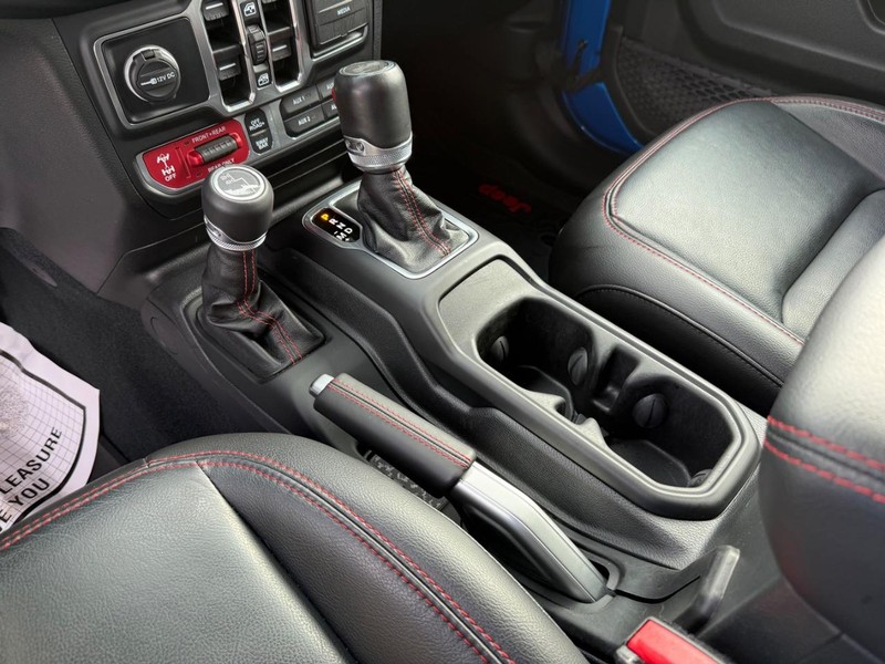 Jeep Wrangler Vehicle Full-screen Gallery Image 27
