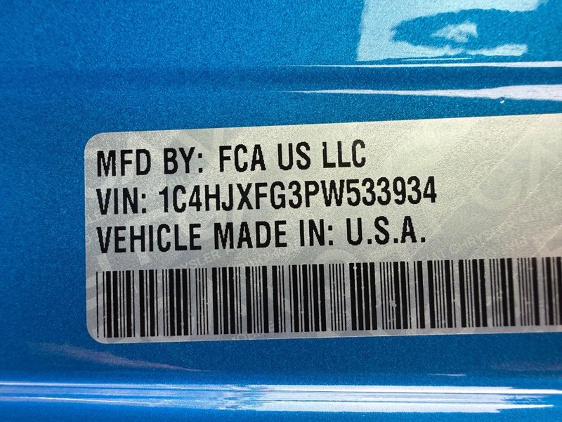 Jeep Wrangler Vehicle Full-screen Gallery Image 32