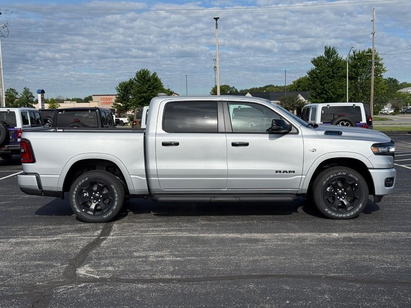 Ram 1500 Vehicle Full-screen Gallery Image 2