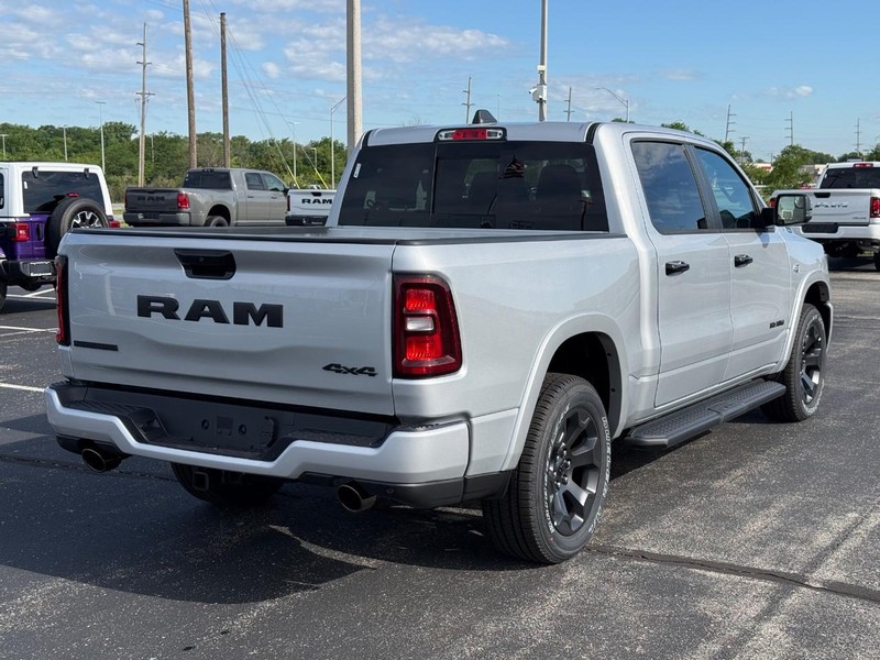 Ram 1500 Vehicle Full-screen Gallery Image 3