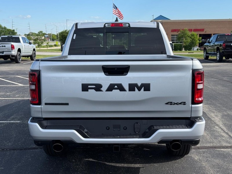 Ram 1500 Vehicle Full-screen Gallery Image 4