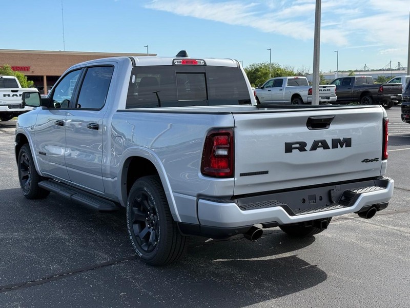 Ram 1500 Vehicle Full-screen Gallery Image 5
