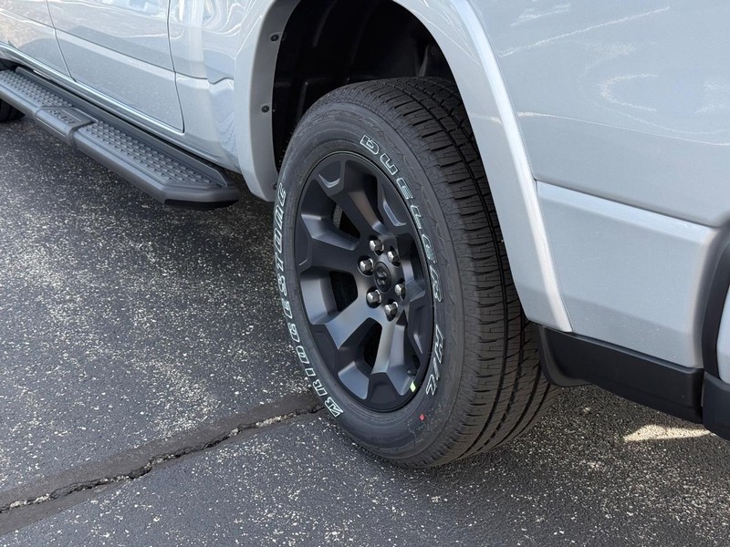 Ram 1500 Vehicle Full-screen Gallery Image 6