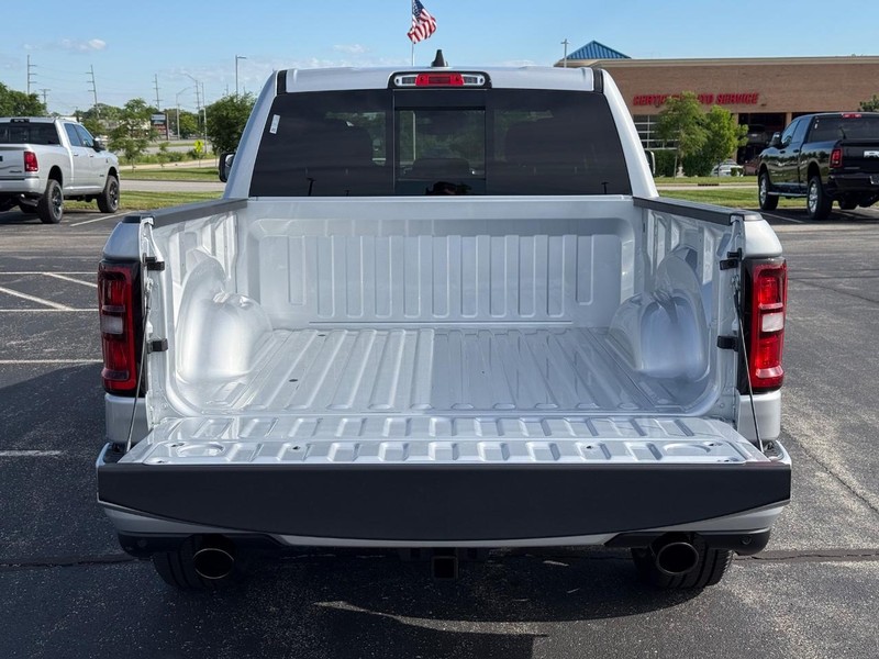 Ram 1500 Vehicle Full-screen Gallery Image 7