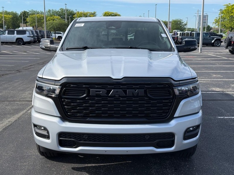 Ram 1500 Vehicle Full-screen Gallery Image 9
