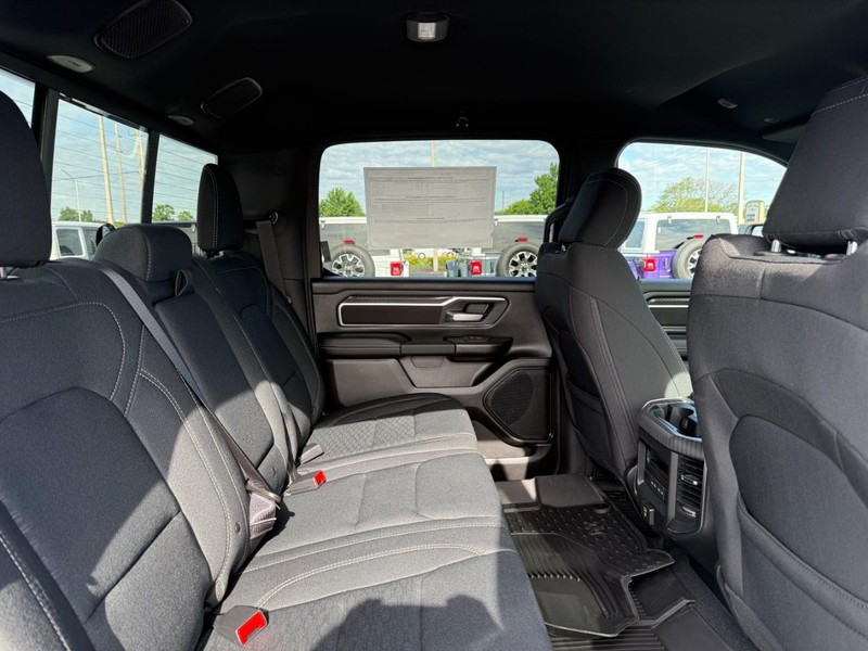Ram 1500 Vehicle Full-screen Gallery Image 10