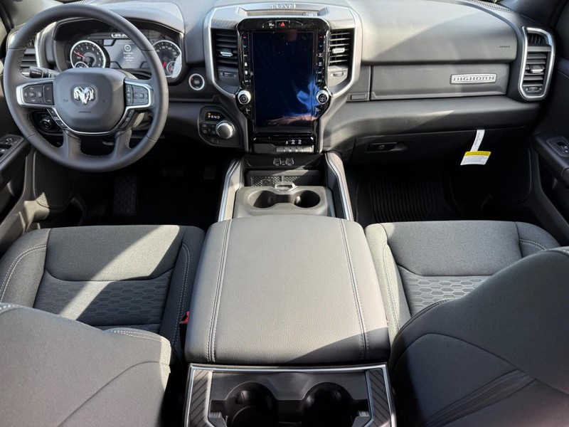 Ram 1500 Vehicle Full-screen Gallery Image 12