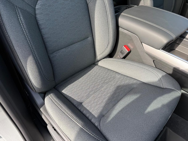 Ram 1500 Vehicle Full-screen Gallery Image 15