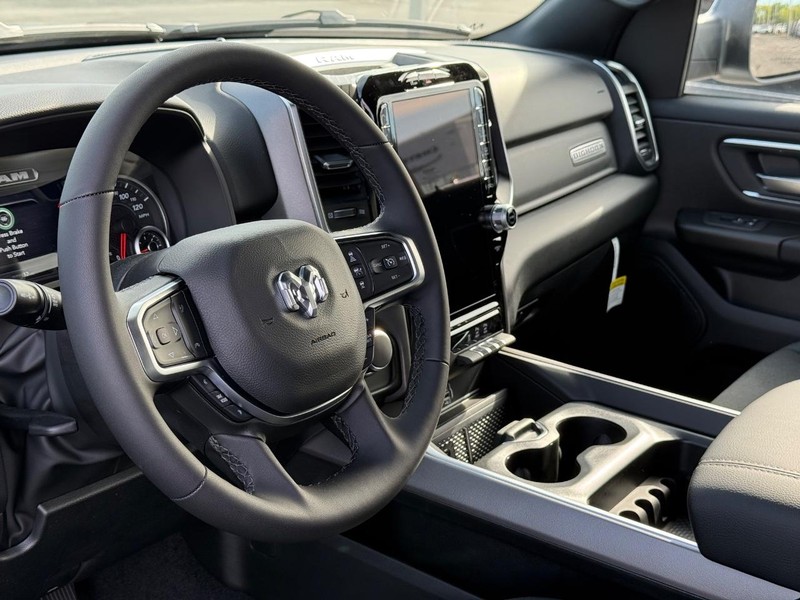 Ram 1500 Vehicle Full-screen Gallery Image 18