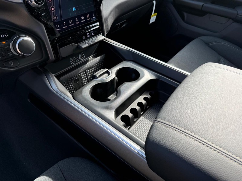 Ram 1500 Vehicle Full-screen Gallery Image 24
