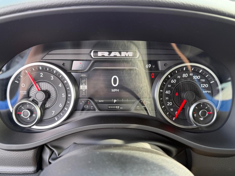 Ram 1500 Vehicle Full-screen Gallery Image 26
