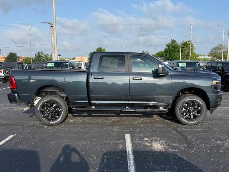 Ram 2500 Vehicle Full-screen Gallery Image 2