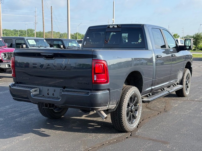 Ram 2500 Vehicle Full-screen Gallery Image 3