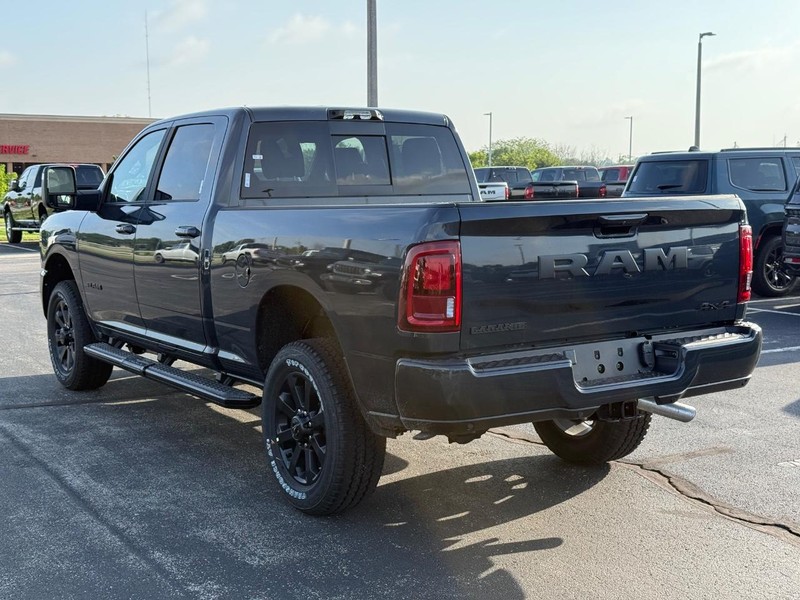 Ram 2500 Vehicle Full-screen Gallery Image 5