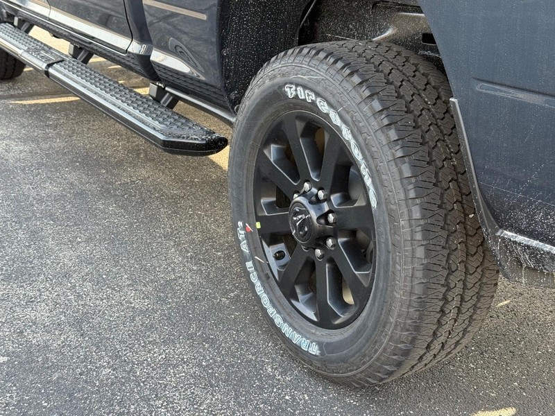 Ram 2500 Vehicle Full-screen Gallery Image 6