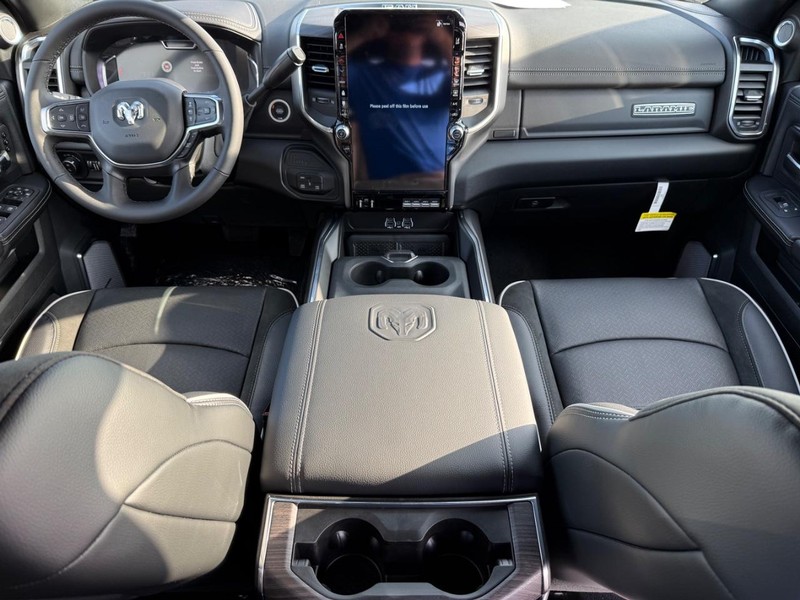Ram 2500 Vehicle Full-screen Gallery Image 12