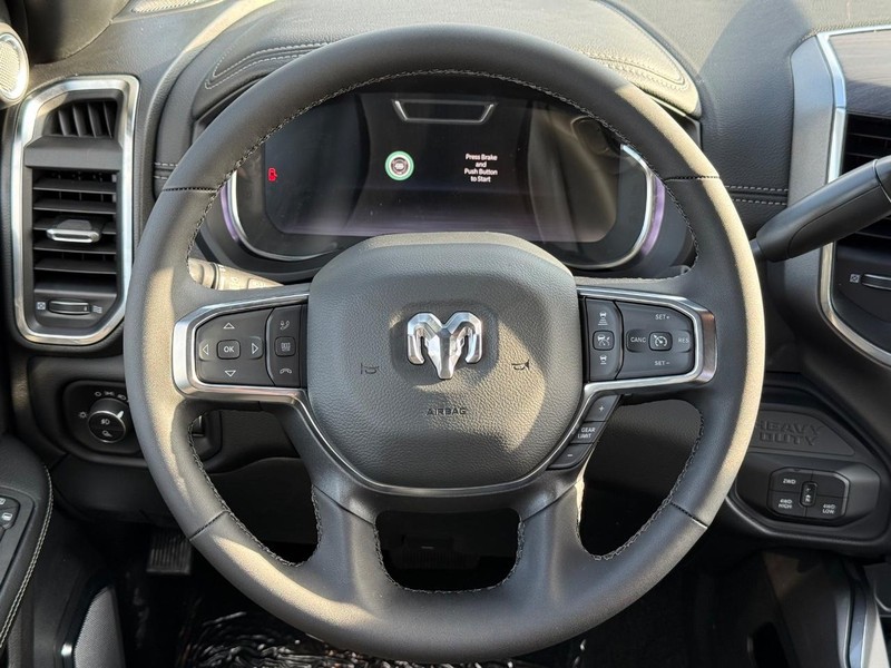 Ram 2500 Vehicle Full-screen Gallery Image 13