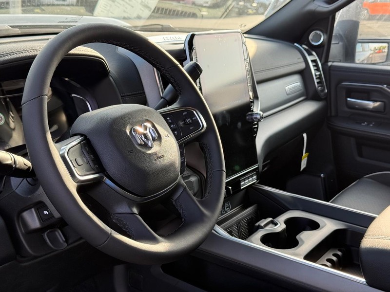 Ram 2500 Vehicle Full-screen Gallery Image 18