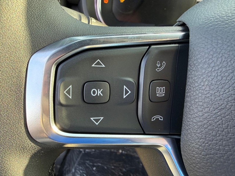 Ram 2500 Vehicle Full-screen Gallery Image 19