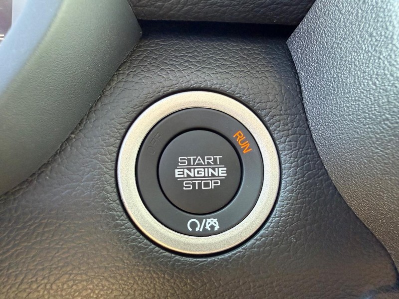 Ram 2500 Vehicle Full-screen Gallery Image 21