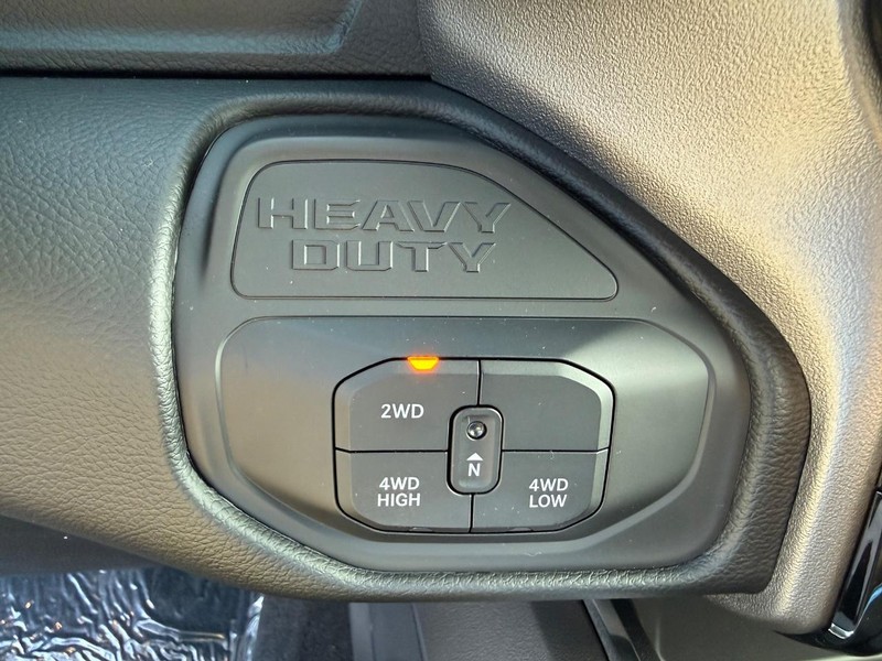 Ram 2500 Vehicle Full-screen Gallery Image 22