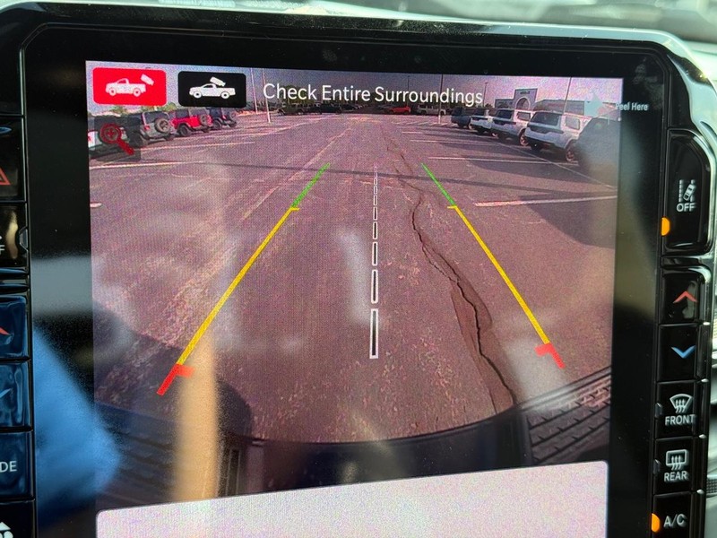 Ram 2500 Vehicle Full-screen Gallery Image 24
